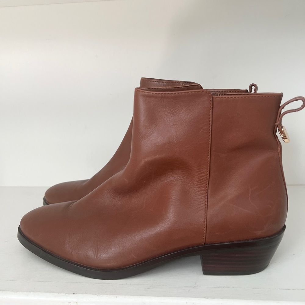 COACH Montana Classic Leather Ankle Boots Size 8.5 Brown Pointed Toe Zip Closure